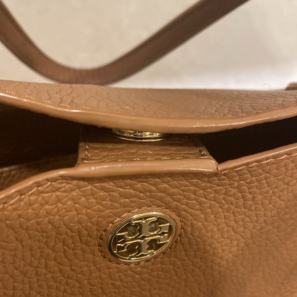 Tory Burch Tan Over the Shoulder Catch All Tote - Picture 3 of 10